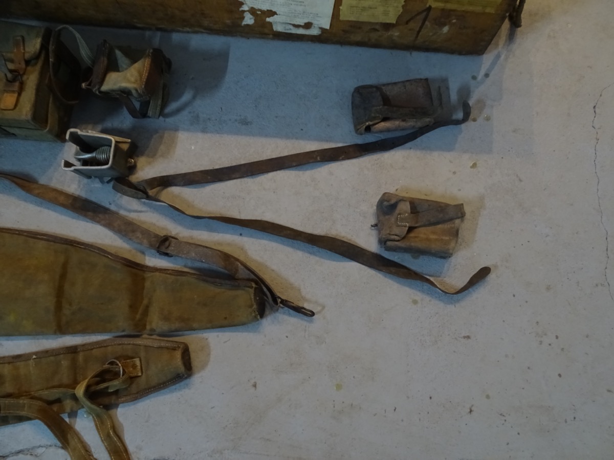 Original MG 30 ( t) Waffenkiste mit umfangreichem Zubehörsatz