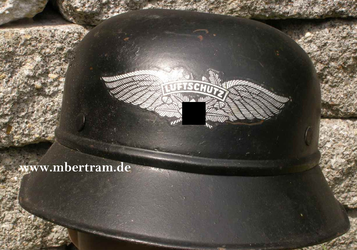 Luftschutzhelm, Gladiatorform, Wappen neu, Futter Original
