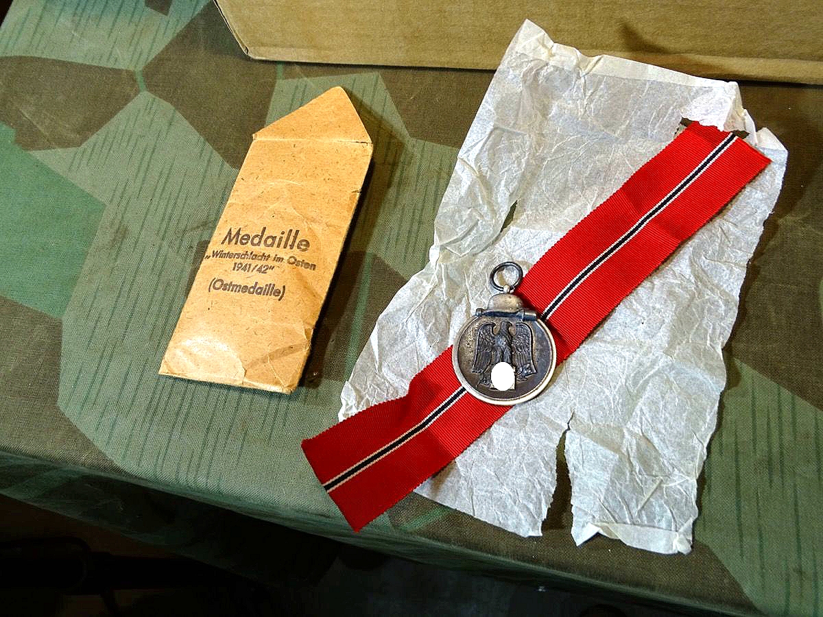 Medaille Winterschlacht im Osten 1941/42 mit Tüte und Band, Ostmedaille, Hersteller 65