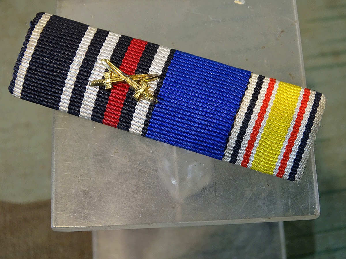 4er Bandspange / Bandschnalle, 1. Weltkrieg: EK 2., Frontkpf. Ehrenkr., DA 4 Jahre, China-Denkmünze für Kämpfer 1901