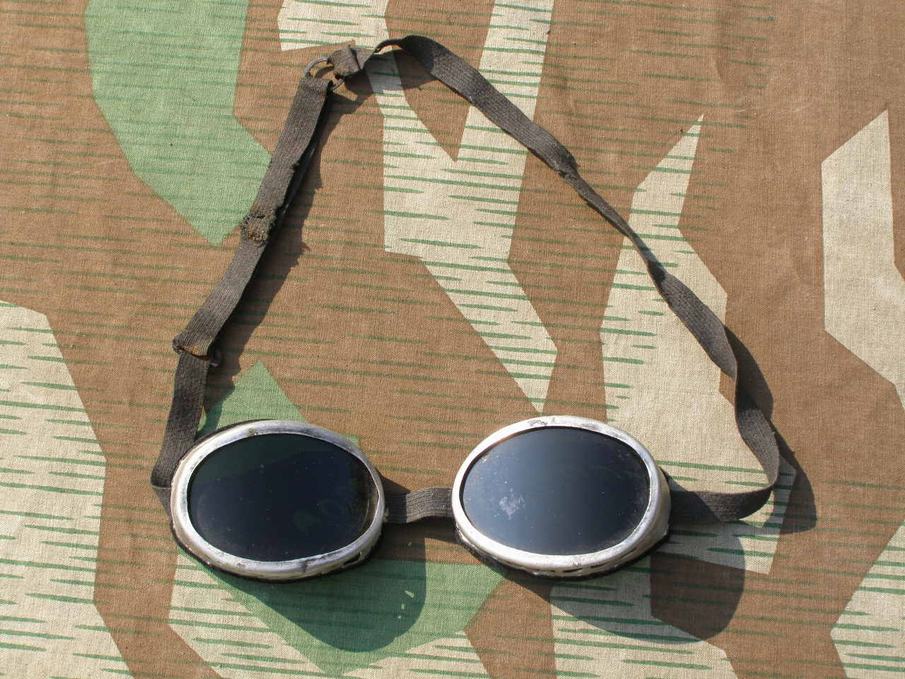 Gebirgsjäger Gletscherbrille, Alugestell,getönte Gläser.