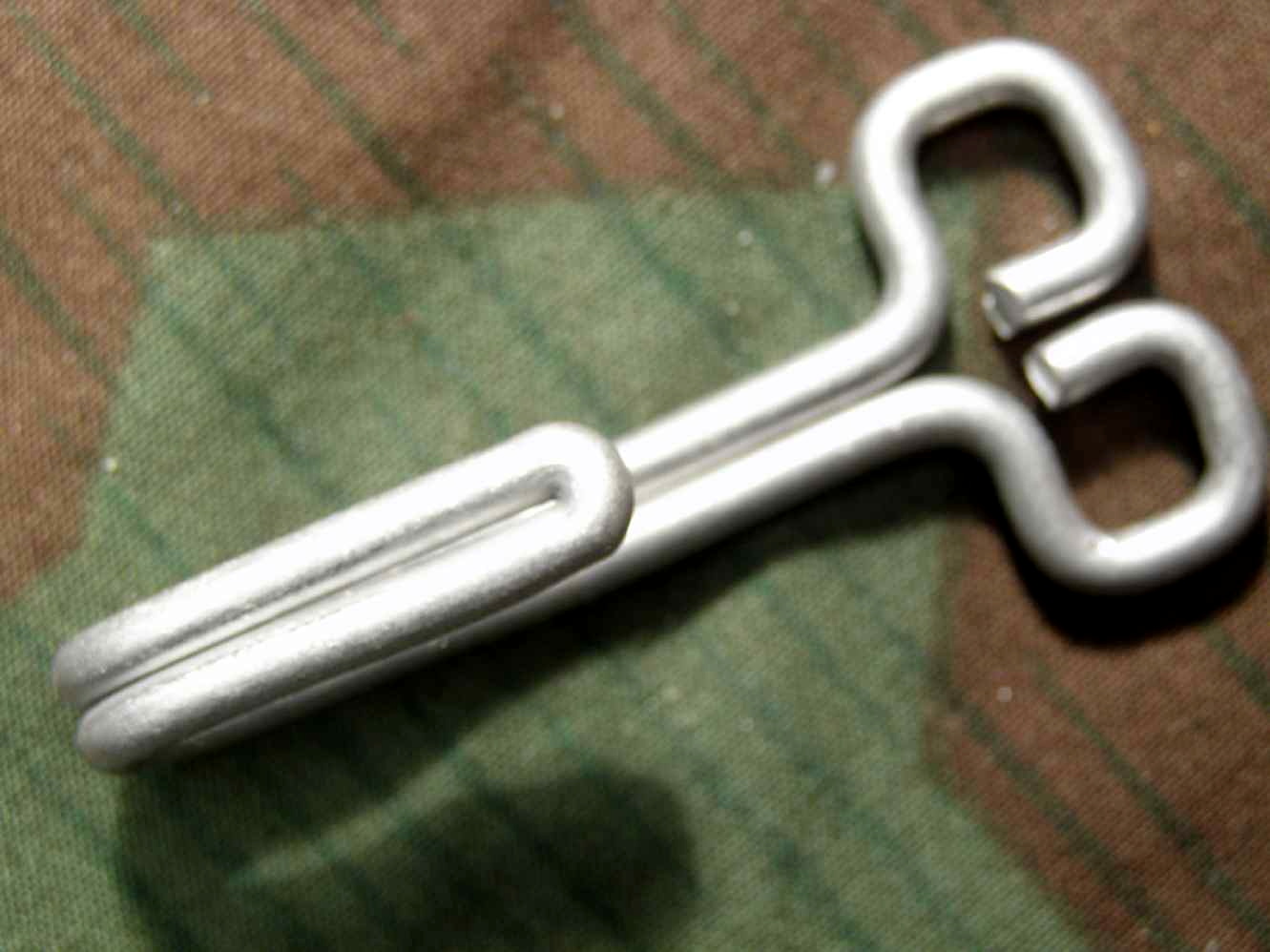 Replik: Wehrmacht Koppeltragehaken Aluminium
