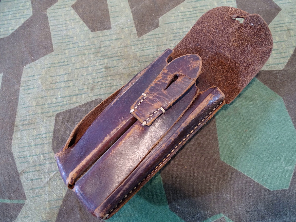 Bastlerstück/ Ersatzteilträger/ Belegstück eine 2er Magazintasche für die P 08, Selten Bastlerstück/ Ersatzteilträger/ Belegstück eine 2er Magazintasche für die P 08, Selten