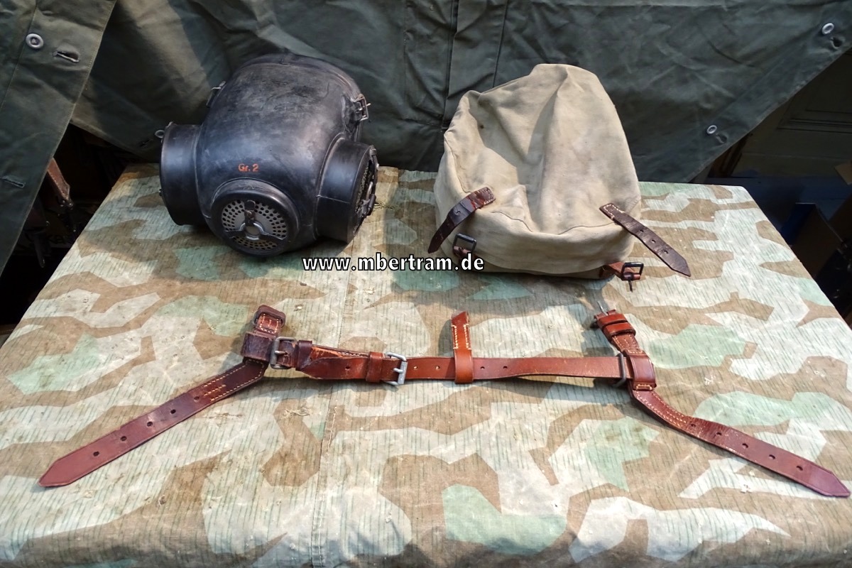 Wehrmacht Pferdegasmaske 38 in Tasche, mit Beriemung