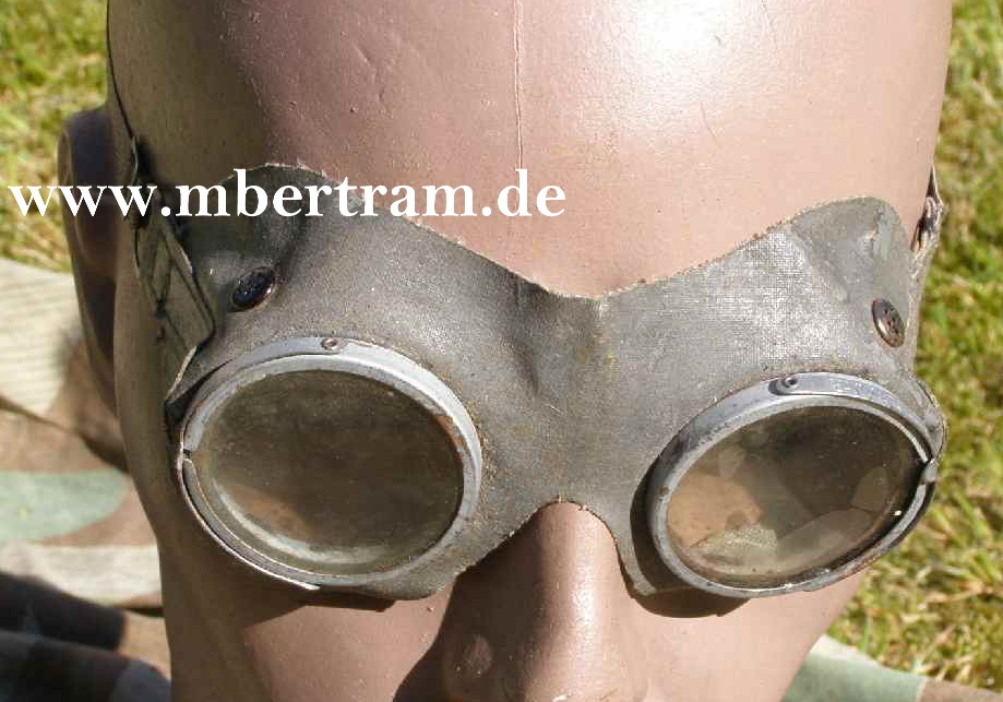Wehrmacht Staubbrille/Kradfahrerbrille, grauer Ersatzstoff