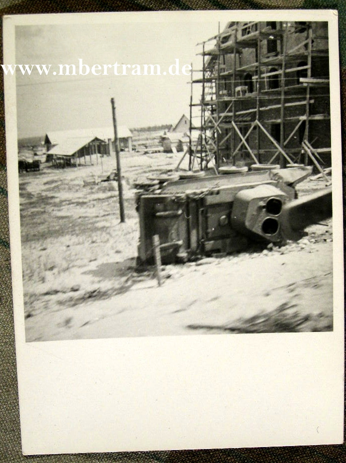 Foto umgestürzter Panzer