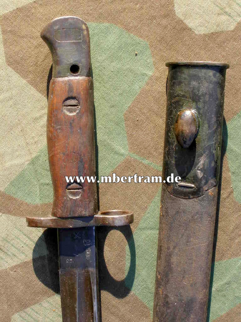 Langes Original Enfield Bajonett von 1907. Lederscheide