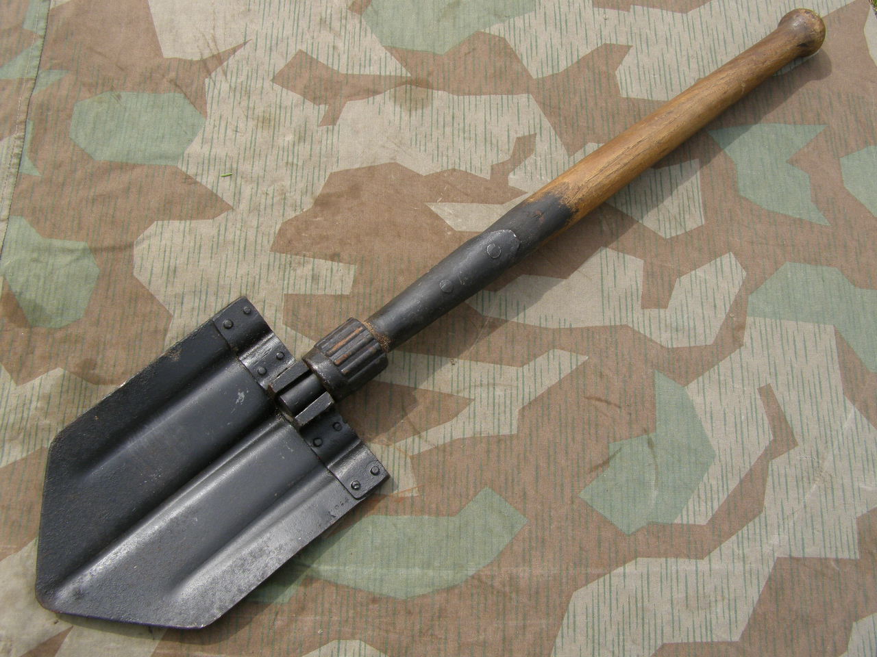 Wehrmacht Klappspaten mit Bakelitschraube