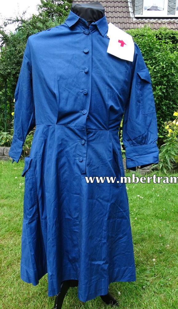 Krankenschwesterntracht wie 40er Jahre. Blaues Kleid