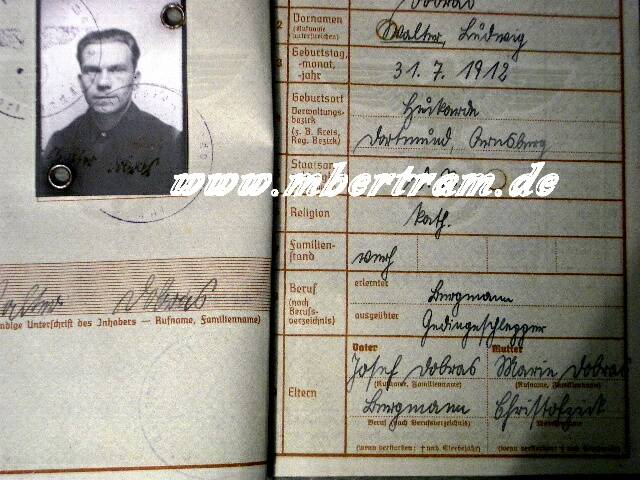 1982-13 Dokumente: Arb.buch, Militärpass 1WK, Wehrpass 2.WK