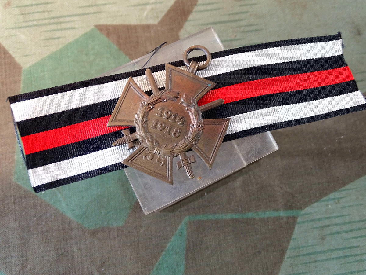 Ehrenkreuz für Frontkämpfer 1914/ 1918 mit Schwertern. R.V. 26 Pforzheim