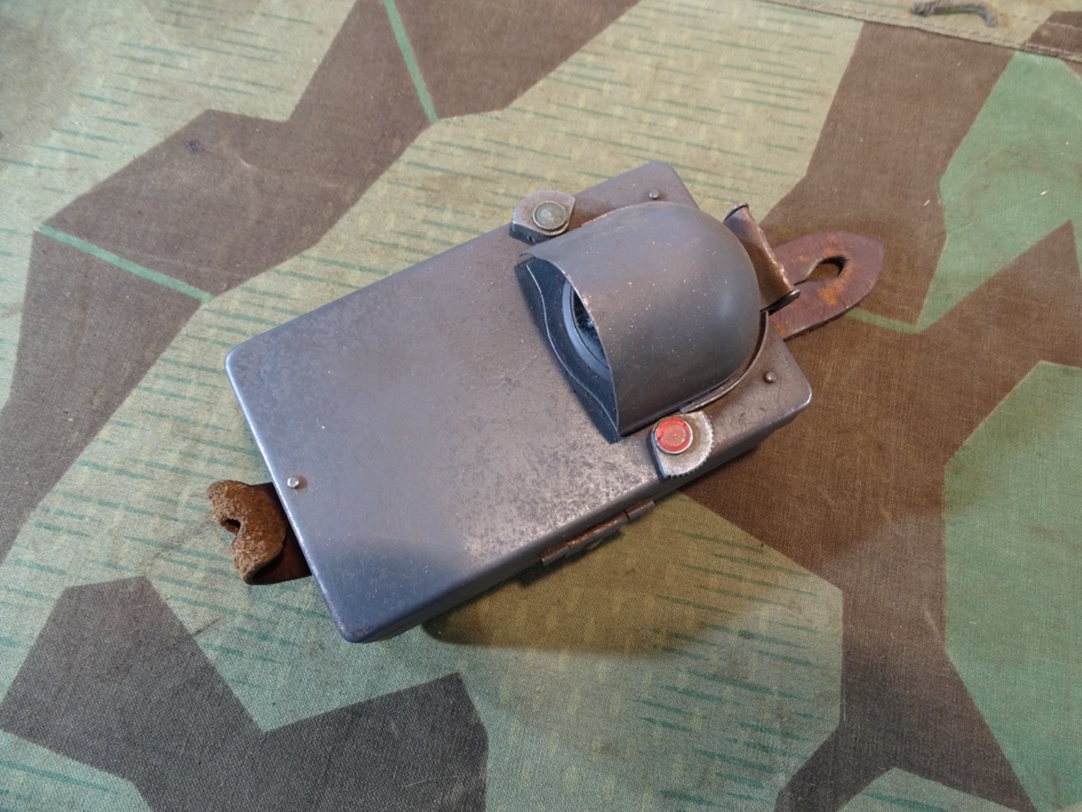 Luftwaffen Dienst Taschenlampe mit Abdunklunge Klappe und 2 Farbgläsern