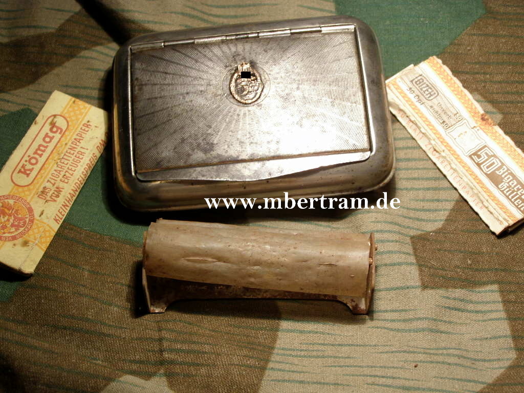 Geschenk Zigarettenetui mit Panzerkampfabzeichen.