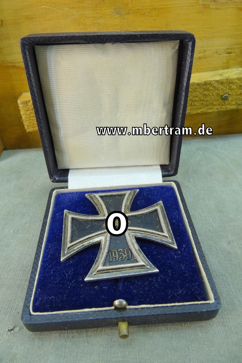 Eisernes Kreuz 1939 1. Klasse, Hst.: Deumer Lüdenscheid, mit Etui, Trägerrizung