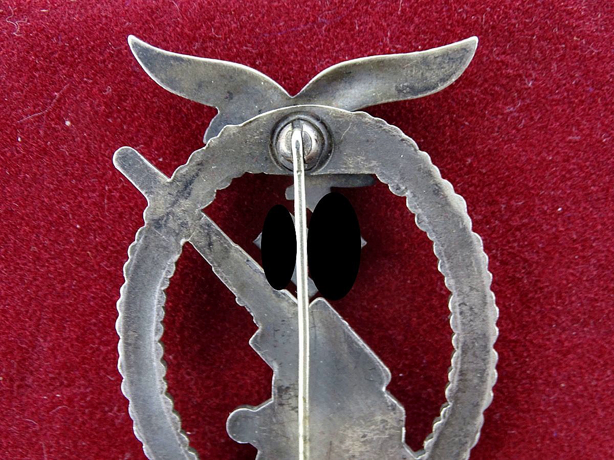 Flakkampfabzeichen der Luftwaffe Buntmetall, versilbert, getönt, mit Kugelkopf Scharnier Flakkampfabzeichen der Luftwaffe Buntmetall, versilbert, getönt, mit Kugelkopf Scharnier