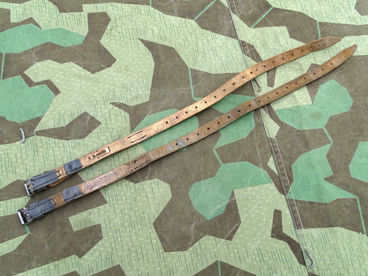 Pärchen Wehrmacht Doppelpackriemen Herstellercode  "1942", ca. 58 cm