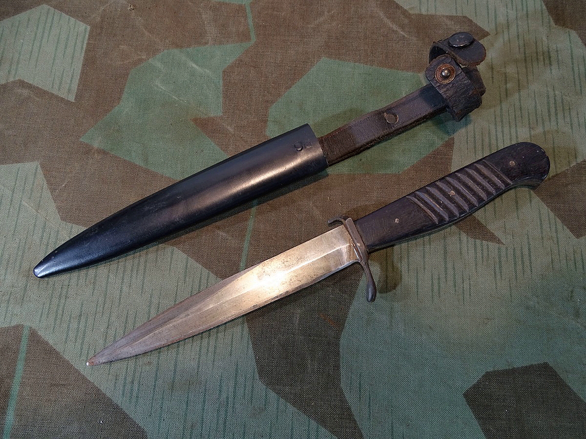 Grabendolch 1. Weltkrieg mit Scheide und intaktem Lederhänger