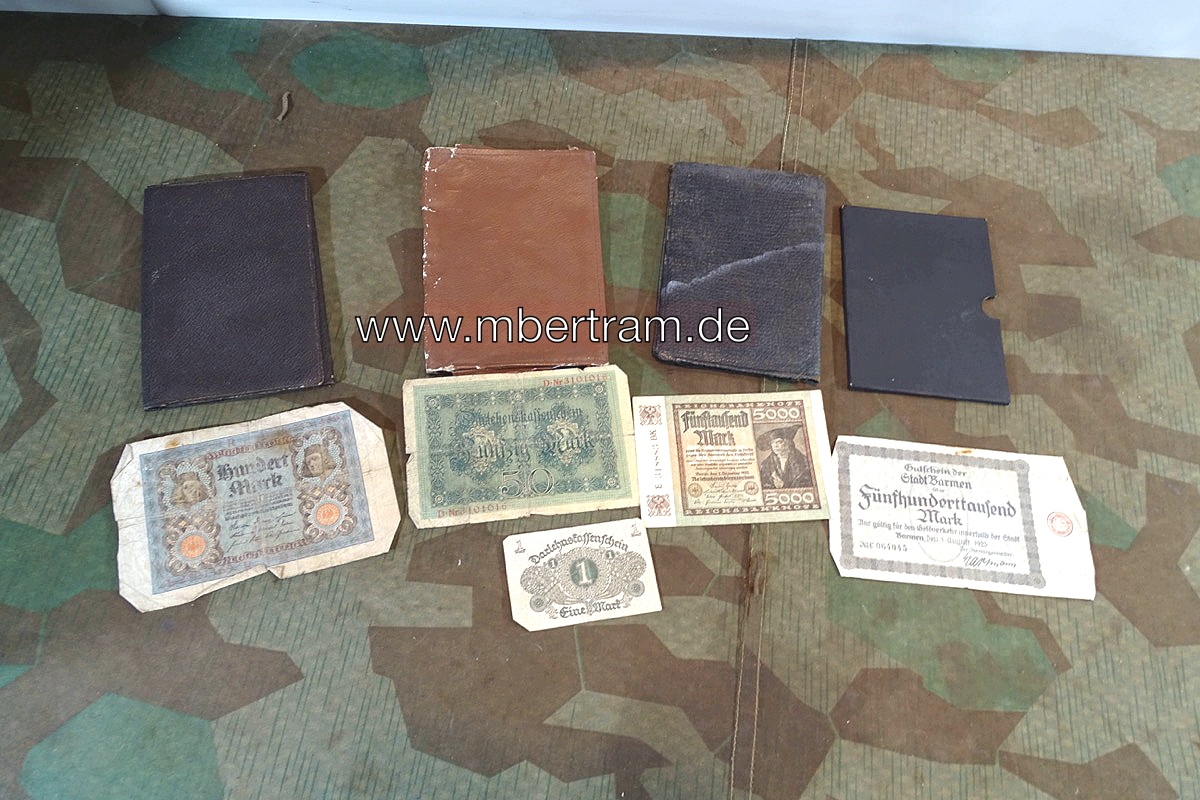 4 Brieftaschen / Wehrpasshüllen, 5 Geldscheine , 1/2. Weltkrieg