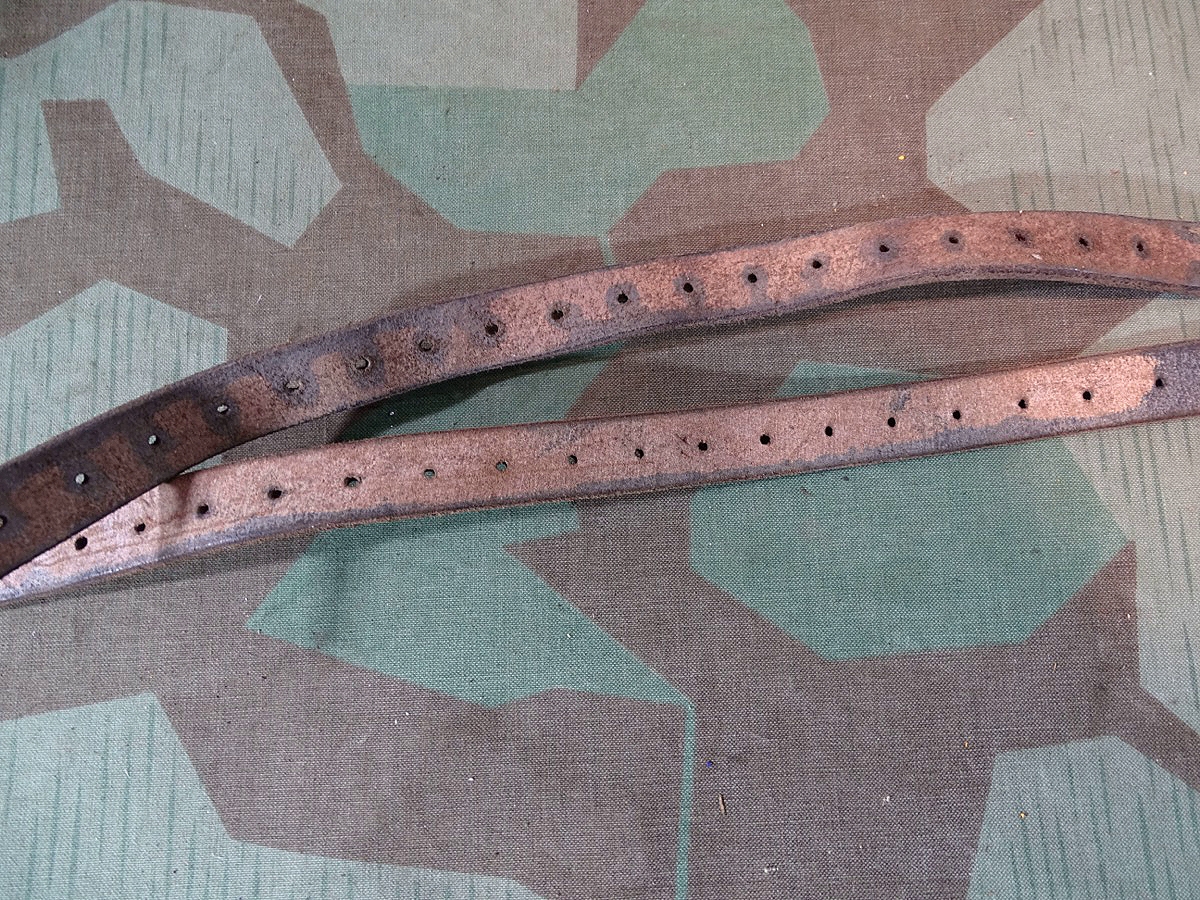 Pärchen schwarze Doppelpackriemen Wehrmacht, Hersteller Code - 1941