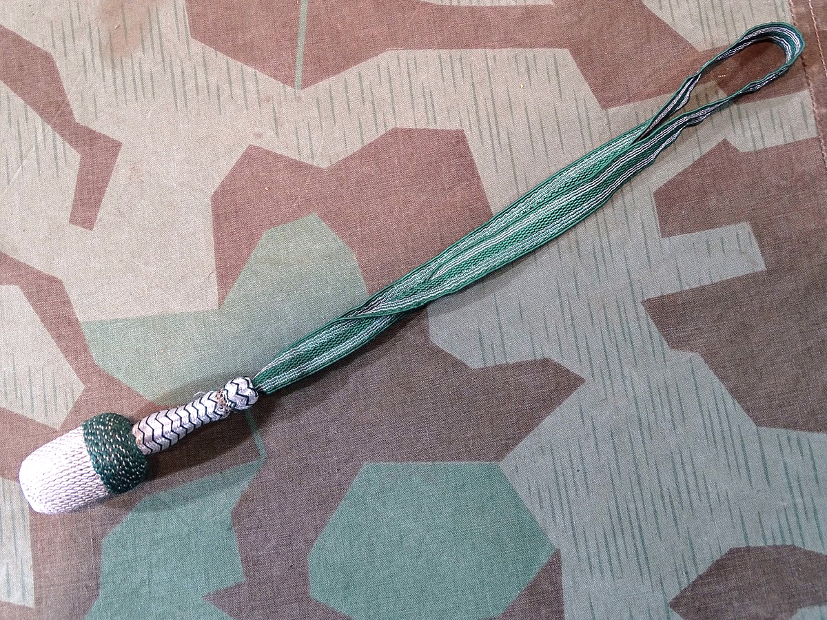 Wehrmacht Portepee  für Unteroffiziere für das Seitengewehr.  Wehrmacht Portepee  für Unteroffiziere für das Seitengewehr.