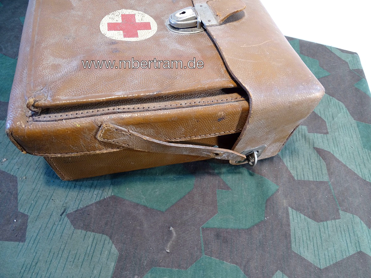 Frühe Bundeswehr Sanitäts Tasche Arzt aus braunem Leder 1962