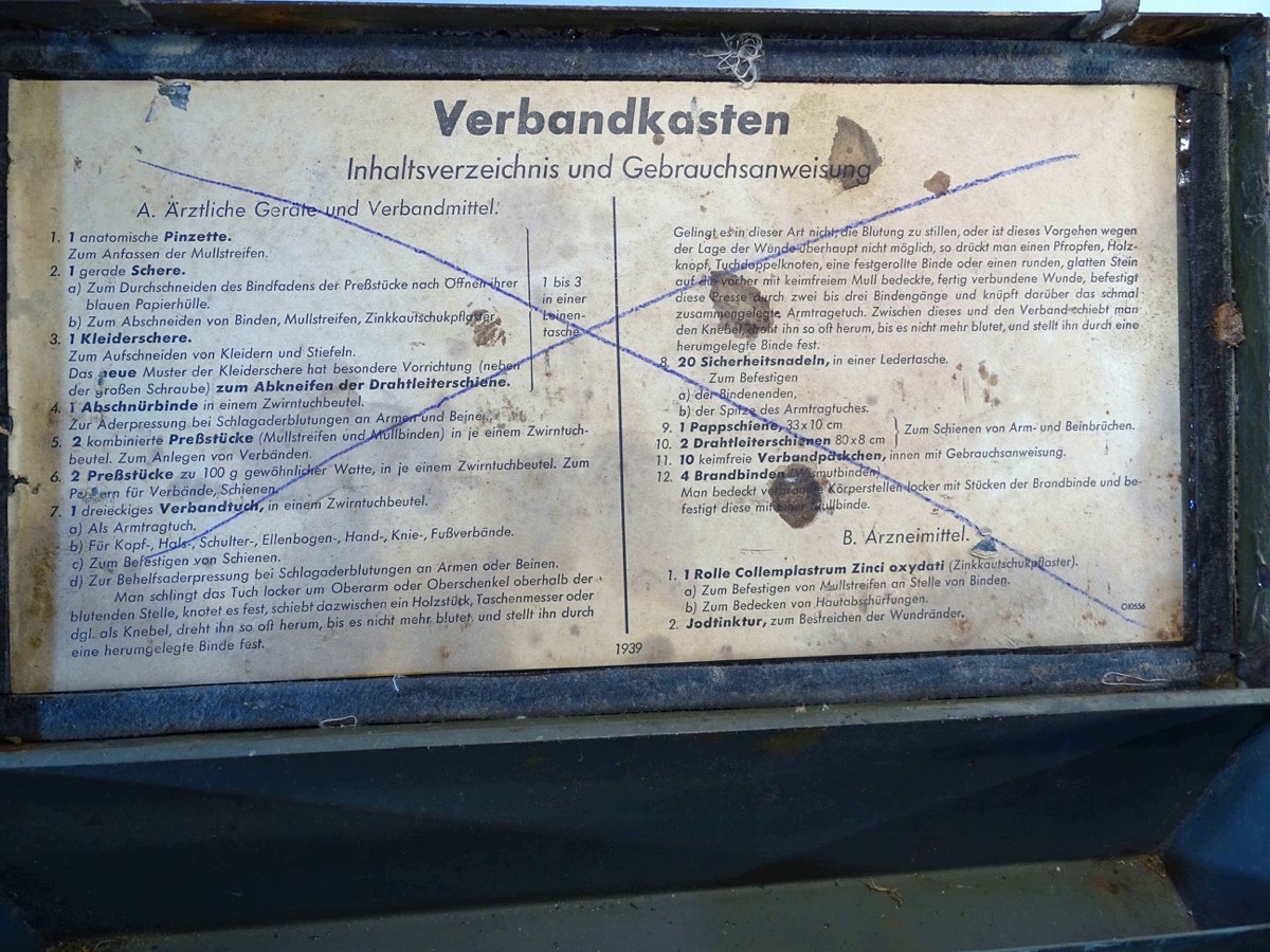 20883-11 Afrika Verbandkasten Wehrmacht, Blech, Sandgelb mit Inhaltsangabe, 1939