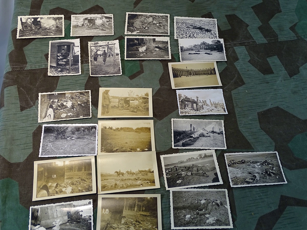 22 Privatfotos von Kriegsgreul im Russlandfeldzug, Tote, zerschossene Kolonne, Gehängte. 