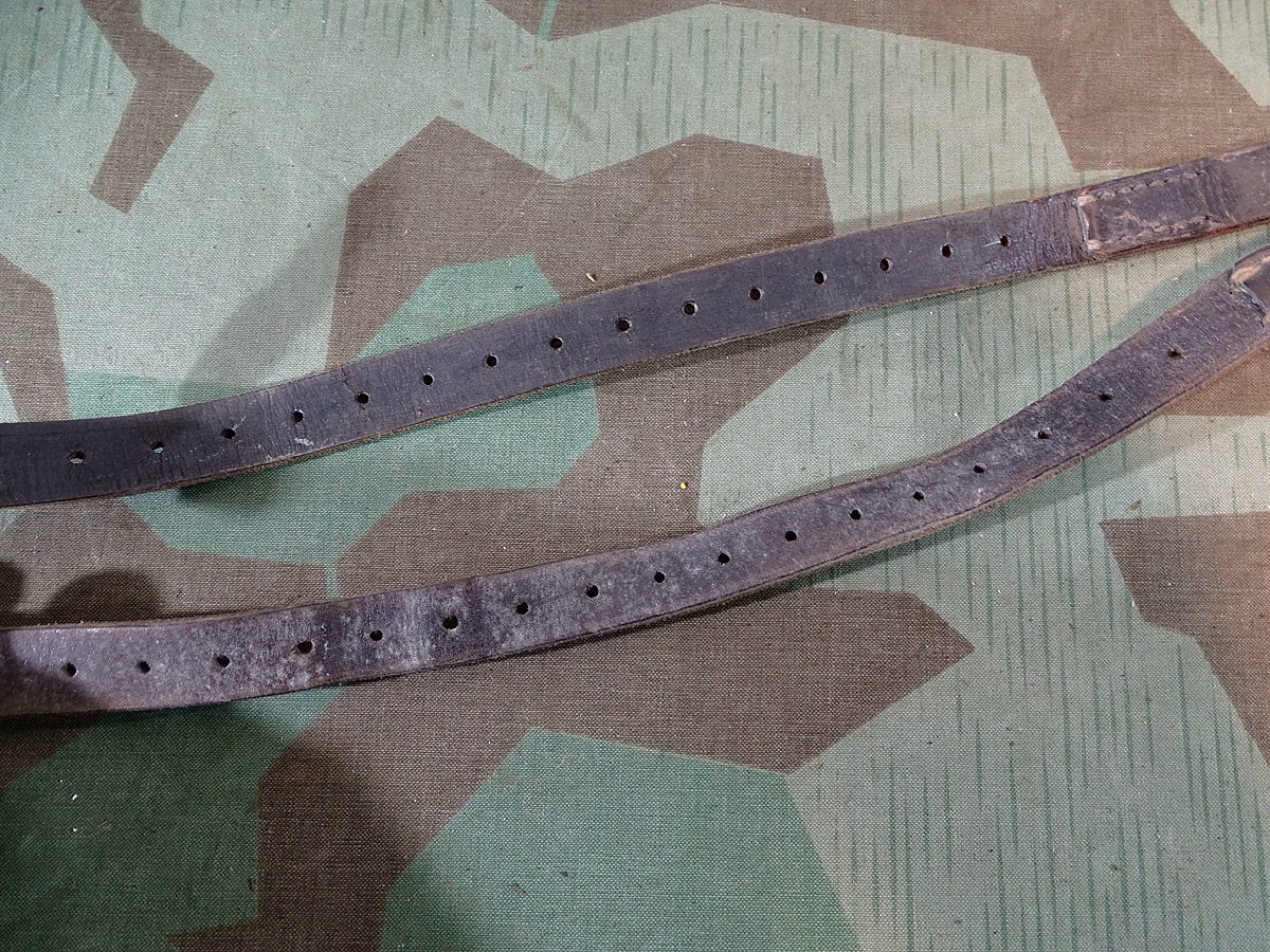 Pärchen schwarze Doppelpackriemen Wehrmacht, Hersteller Code - 1941