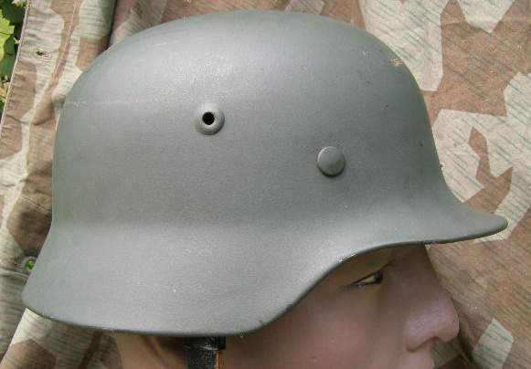 Wehrmachtsstahlhelm, M 40, neu lackiert, altes Leder SE 64