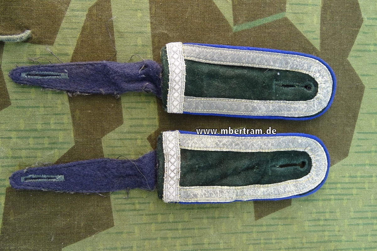 Wehrmacht Heer Paar Schulterklappen Unterfeldwebel Sanitäter, Waffenfarbe blau