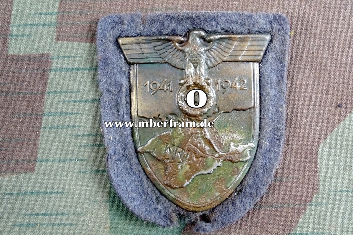 Luftwaffe, Krimschild, Eisen, mit 4 Splinten u Gegenplatte, Stoff u. Papierunterlage