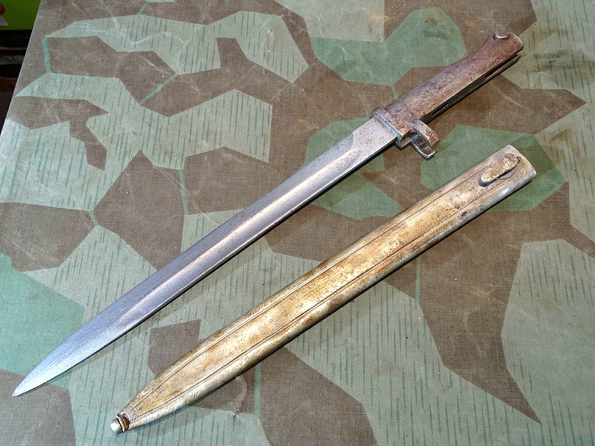Notbajonett / Ersatzbajonett für G 88/ K 98, 1. Weltkrieg mit Blechscheide mit Rille