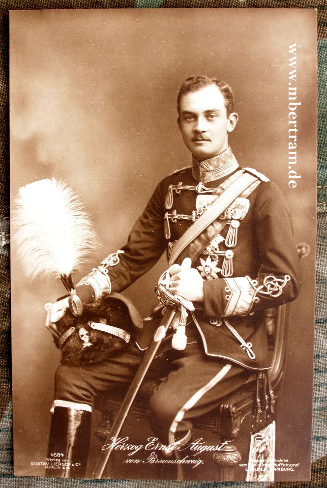 Herzog Ernst August von Braunschweig, Husarenuniform