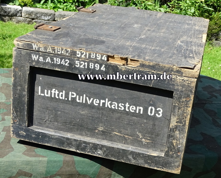 Luftdichter Pulverkasten 3, schön erhaltene Beschriftung