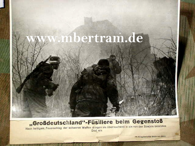 Grossdeutschland Füsiliere beim Gegenstoss, PK Foto