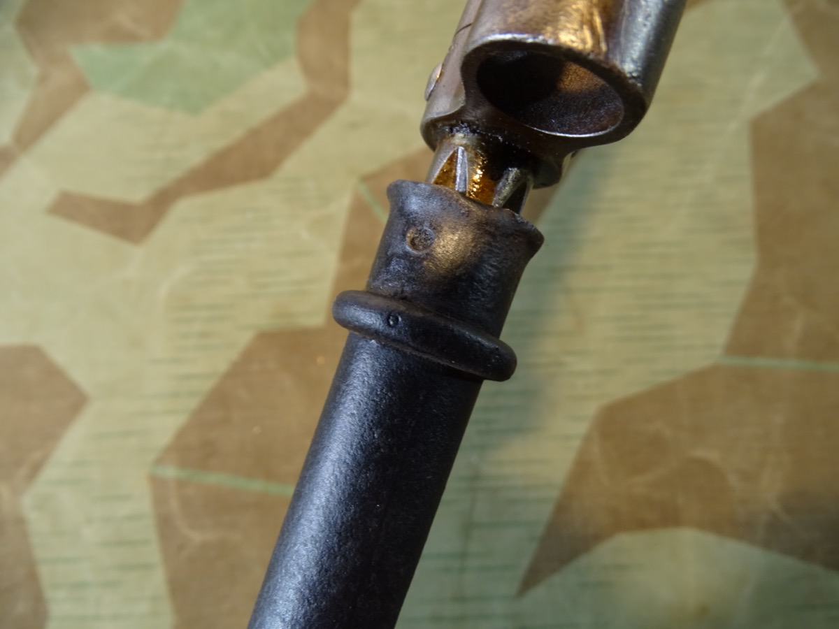 Frankreich: Frühes Lebel Bajonett M 1886, 4-kannt Klinge, Neusilbergriff, gebogene Parierstange Frankreich: Frühes Lebel Bajonett M 1886, 4-kannt Klinge, Neusilbergriff, gebogene Parierstange