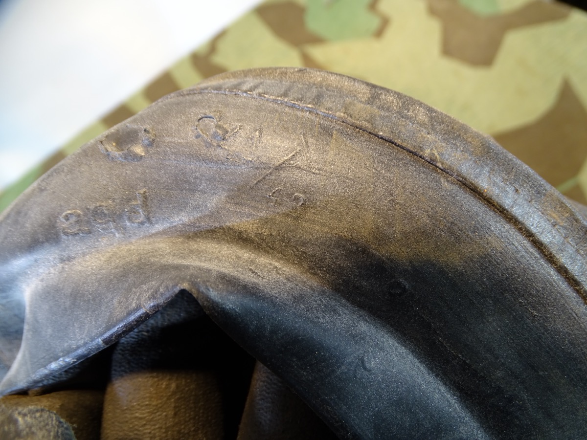 2 neuwertige, unterschiedliche Wehrmacht Kavallerie Pferde Gasschutz Strümpfe 41, " aqd" 