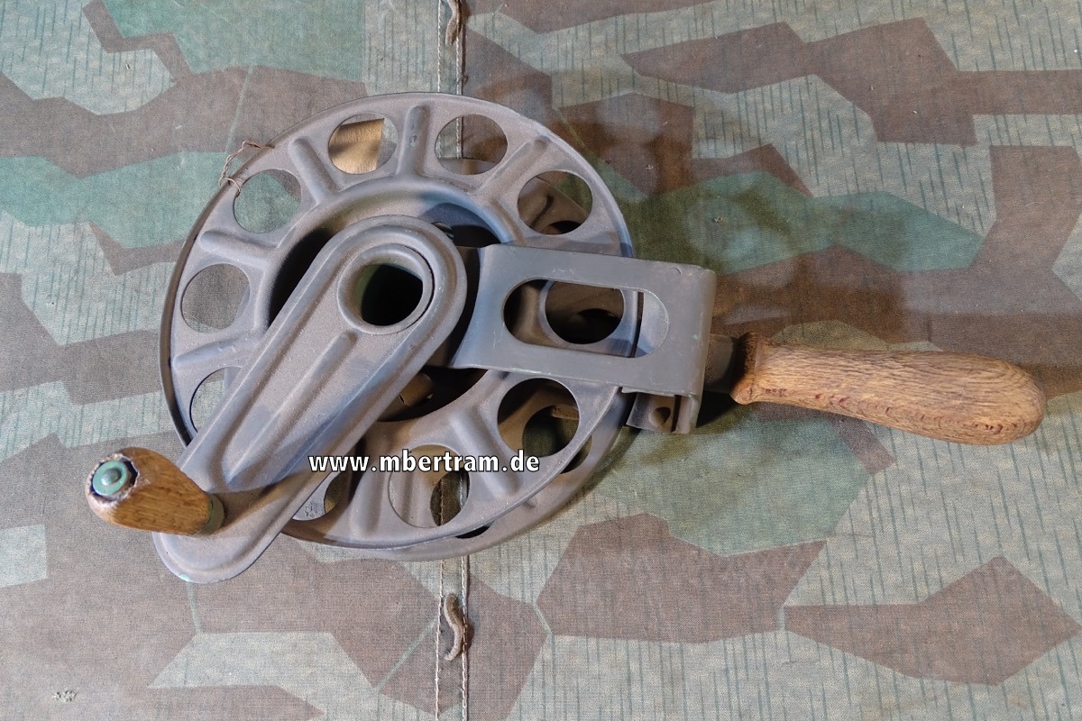 Wehrmacht / Waffen SS: Kleiner Handabroller für Sprengdraht " GFS 1941"
