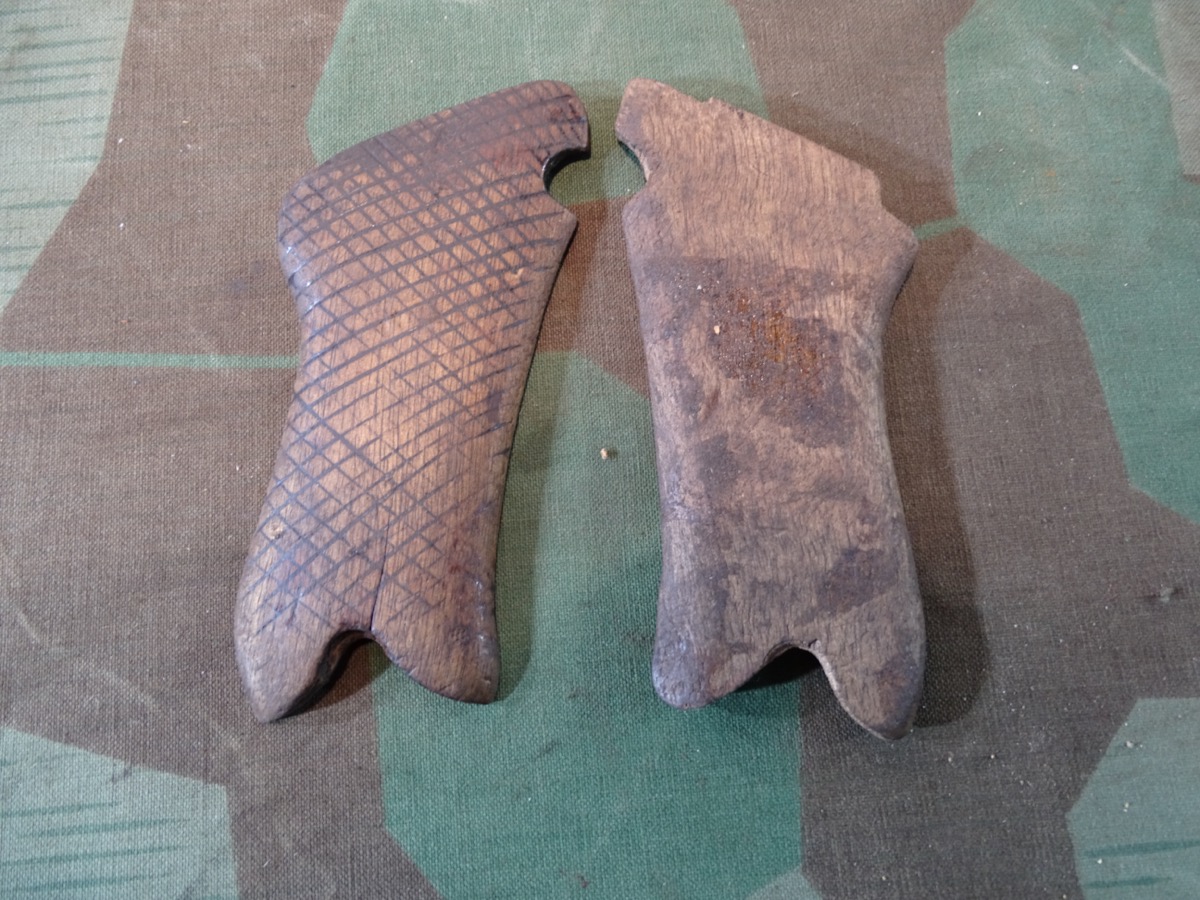 Paar Holz Griffschalen für P 08 Pistole, Frontfertigungen.  Paar Holz Griffschalen für P 08 Pistole, Frontfertigungen.