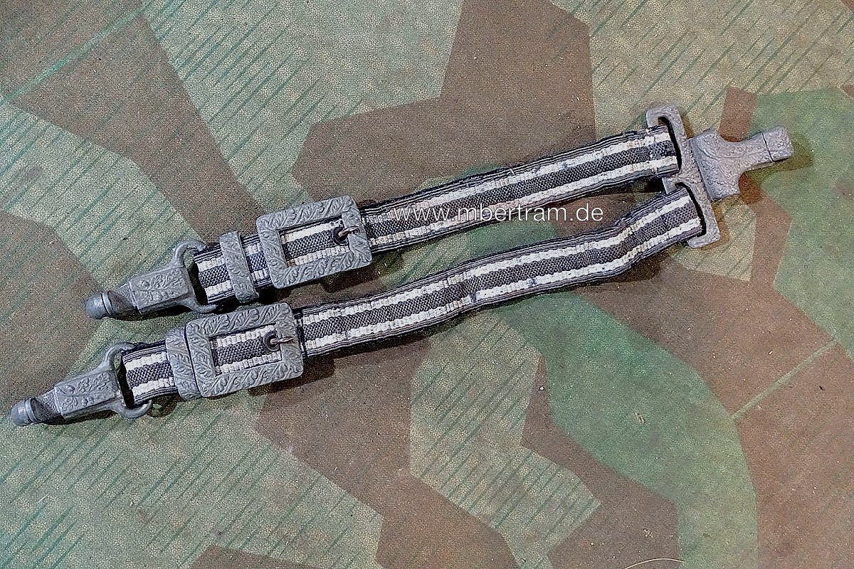 20398-1 Luftwaffen Offiziers Dolch Gehänge, getragen
