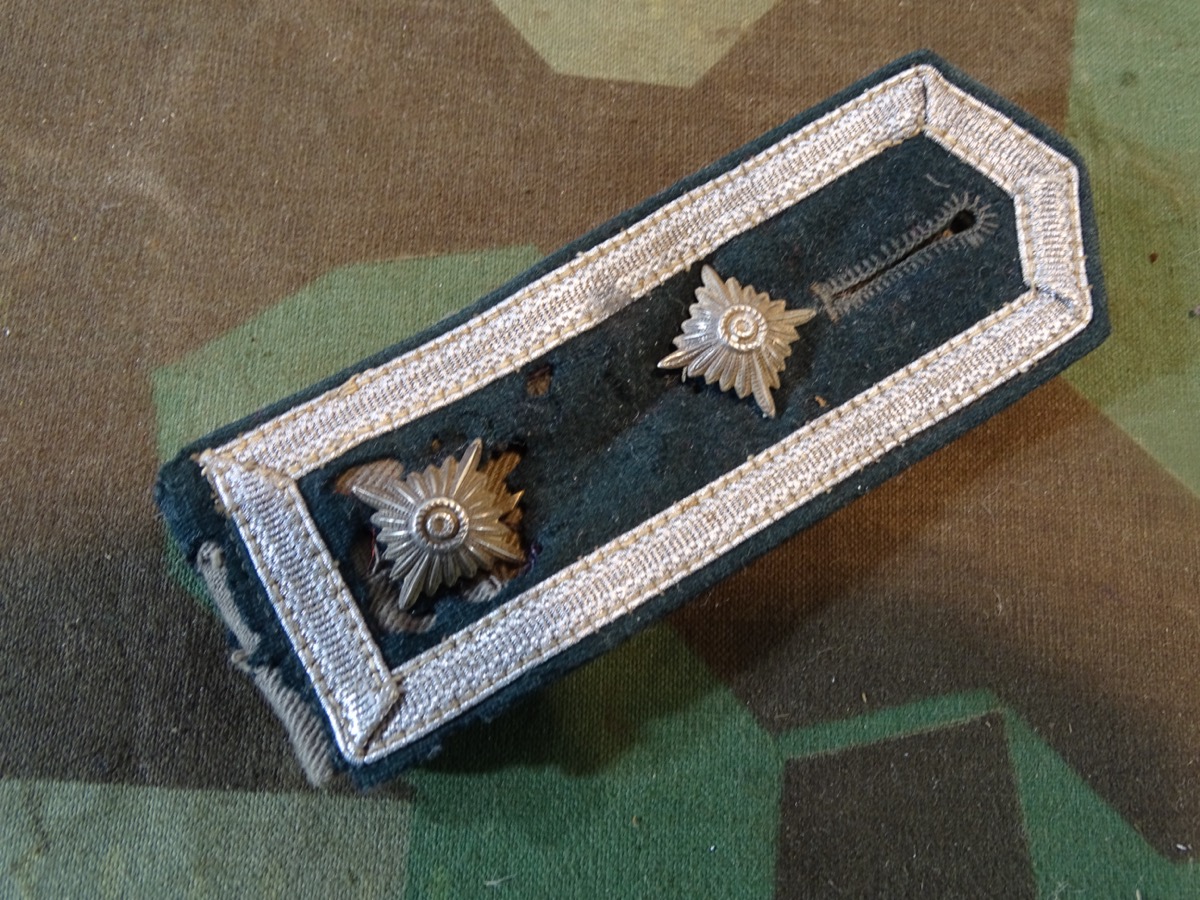 Frühe, spitze Schulterklappe Oberfeldwebel Infanterie zum aufschlaufen