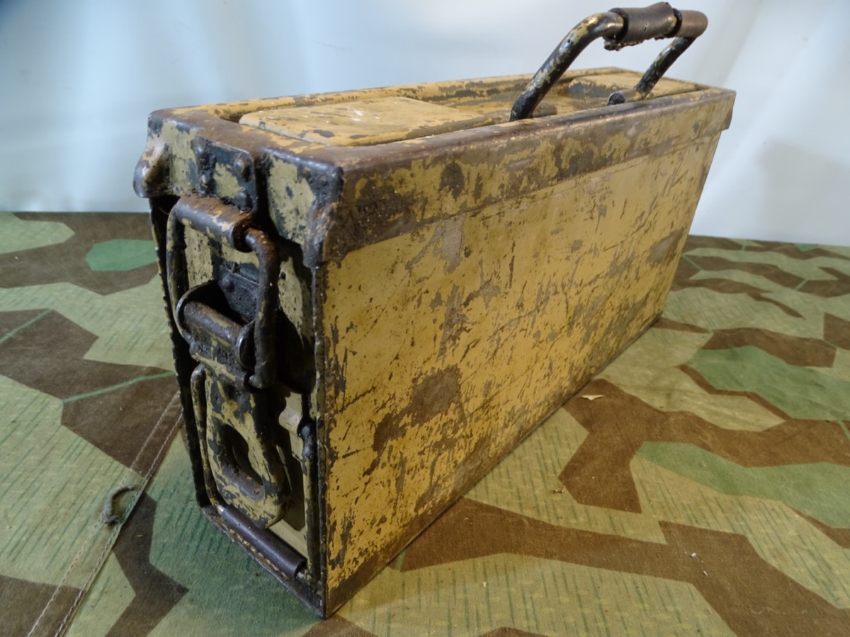 MG 34/42 Patronenkasten 41,  lehmgelbe Einheitsfarbe