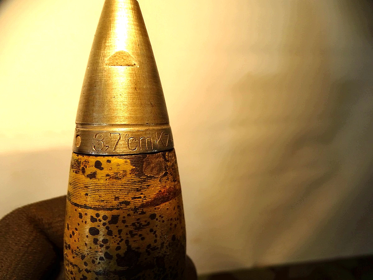 Deko Spreng Granate 3,7 cm Kriegsmarine Flak mit Hülse und Aluzünder , Originallack