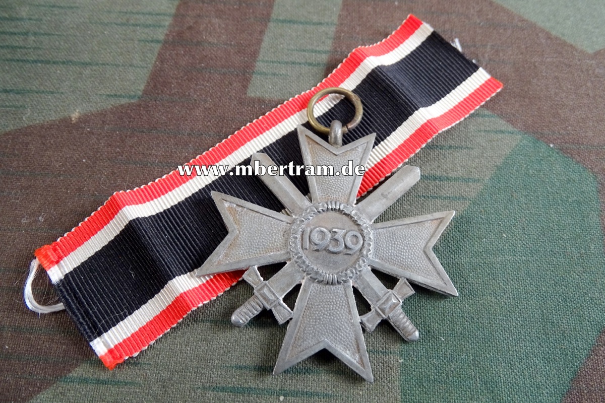 KRIEGSVERDIENSTKREUZ 2. KL. 1939 MIT SCHWERTERN AM BAND, Hst: "45"