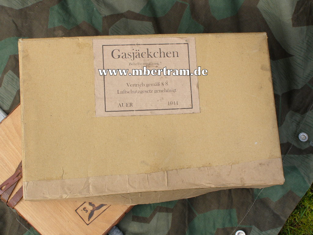 13516-23 Komplettes Luftschutz Gasjäckchen mit Behelfs Karton