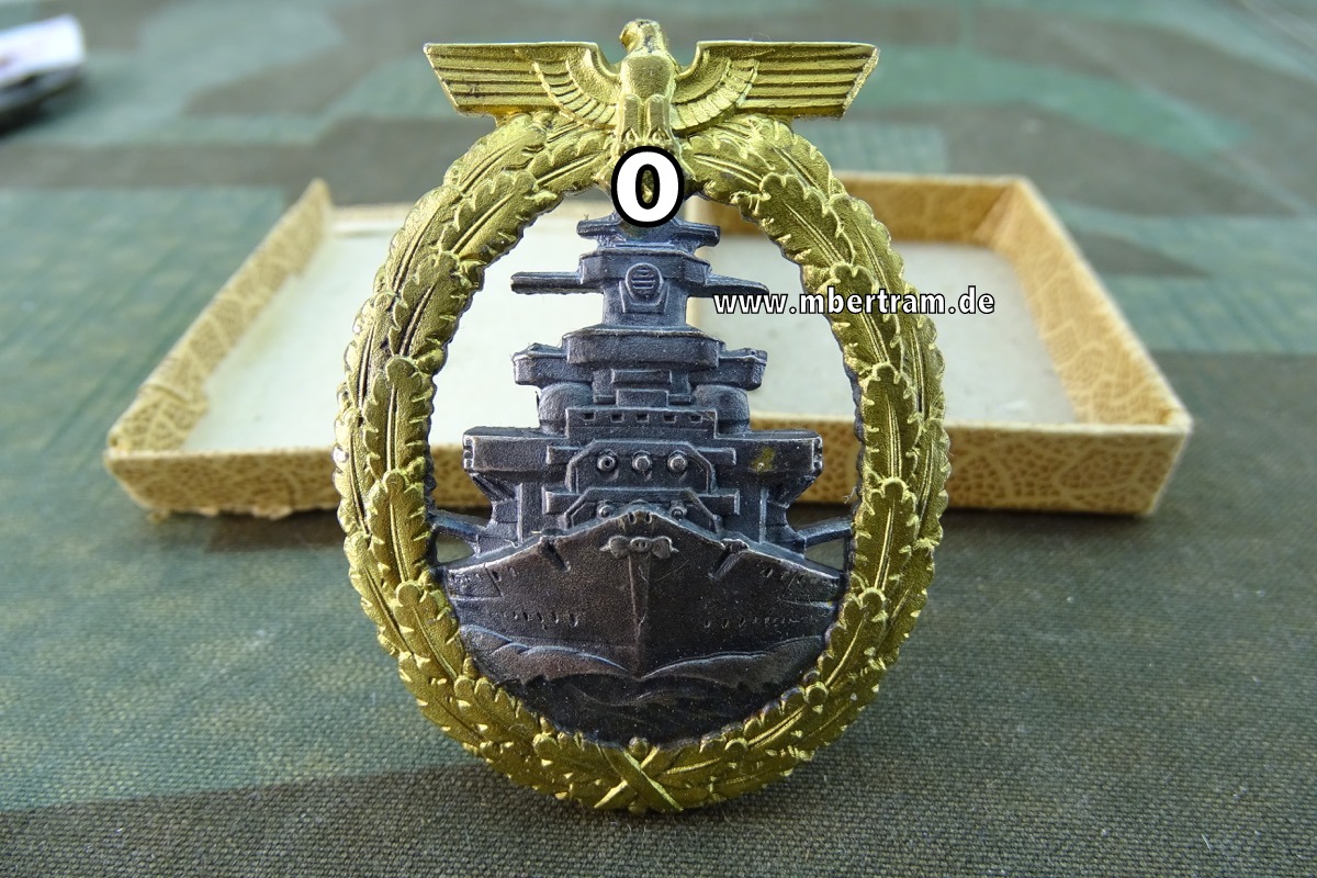 Flottenkriegsabzeichen, Buntmetall, Hst.: "Fec. Adolf Bock - Ausf. Schwerin Berlin"