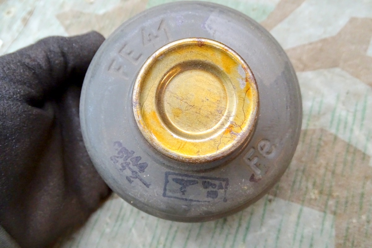 Gasmasken Filter FE 41 "crt 1944" Wehrmacht, mit Schraubverschluss, Neuwertig