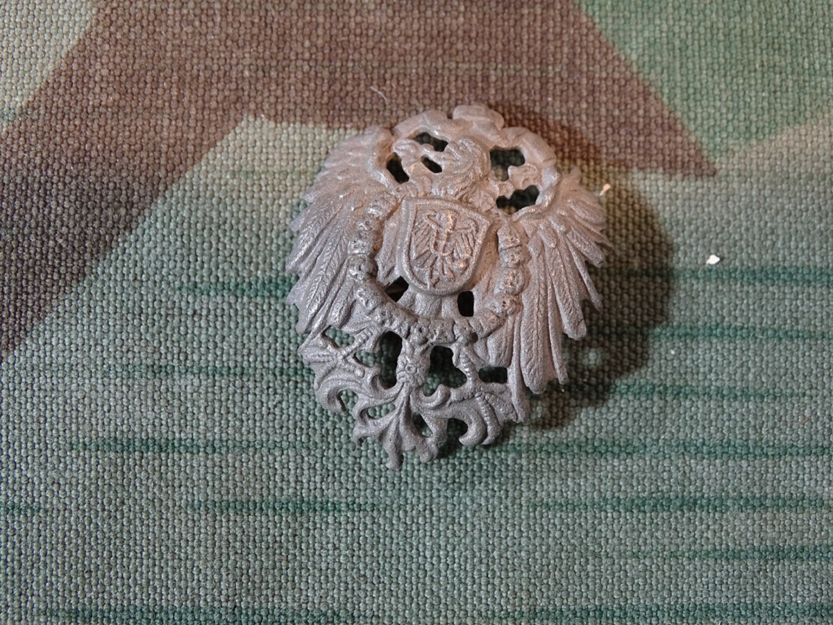 Deutsches Kaiserreich, silberner Metall  Hoheitsadler für Säbelgriff oder Schulterklappe.  Deutsches Kaiserreich, silberner Metall  Hoheitsadler für Säbelgriff oder Schulterklappe.