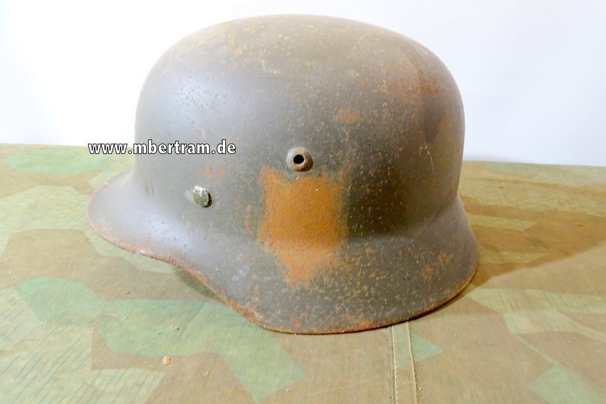 Wehrmachts Helm Wappen entfernt, Innenleben da. Gr. 57 in Futter Q 66, Nr. 227