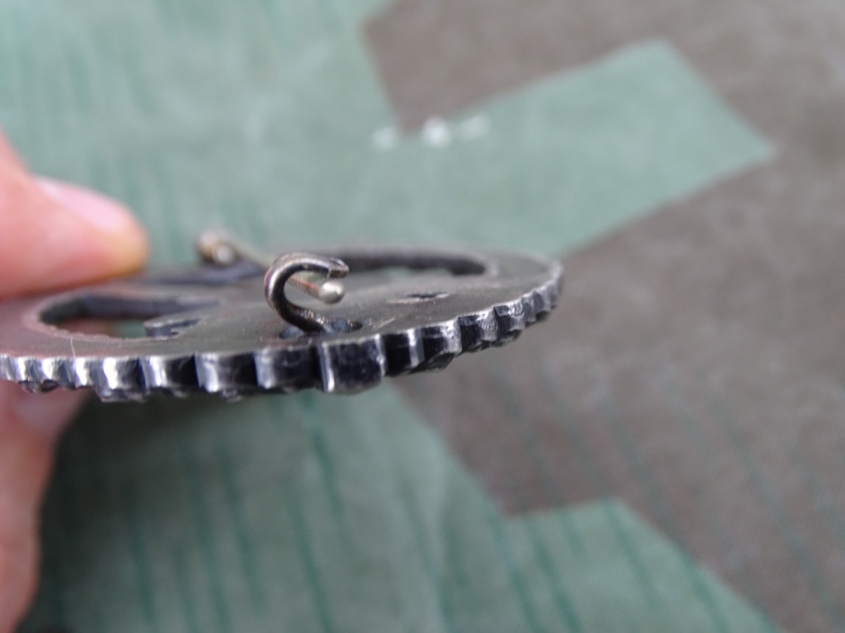 Flakkampfabzeichen der Luftwaffe Buntmetall, versilbert, getönt, mit Kugelkopf Scharnier Flakkampfabzeichen der Luftwaffe Buntmetall, versilbert, getönt, mit Kugelkopf Scharnier